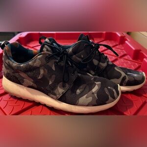 Nike Roshe Women’s 9.5